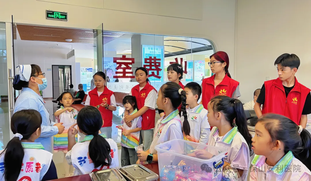 化身小小中醫(yī)師！保山安利醫(yī)院暑期職業(yè)體驗(yàn)，探秘三伏貼的奇妙旅程！